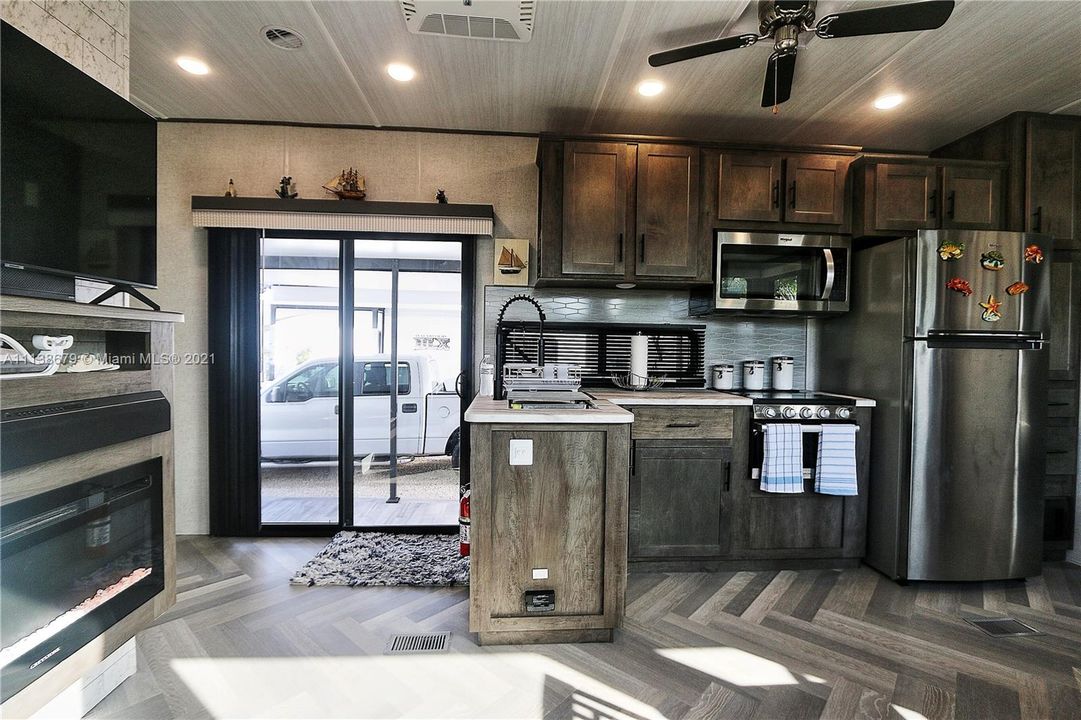 Vendido Recientemente: $349,900 (1,750.00 acres)