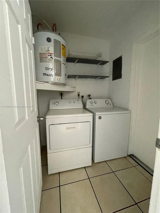 Recently Rented: $1,800 (2 beds, 1 baths, 1895 Square Feet)