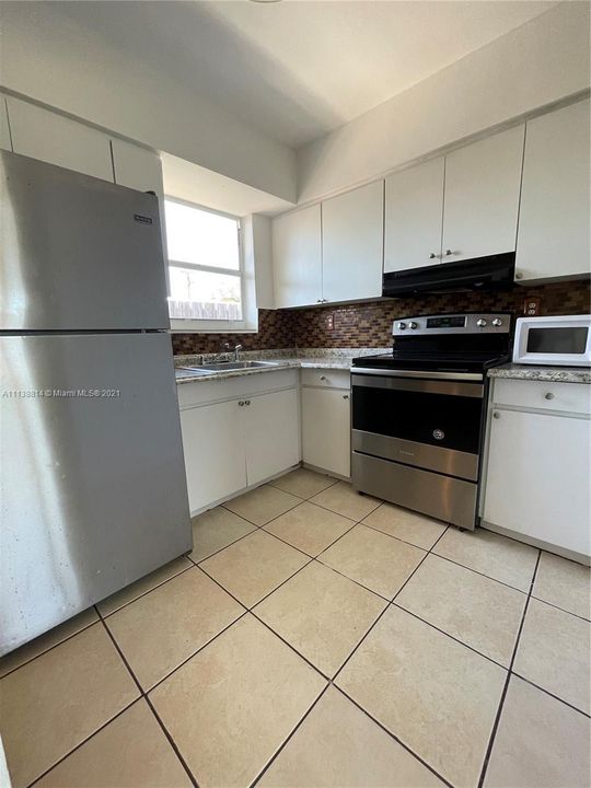 Recently Rented: $1,800 (2 beds, 1 baths, 1895 Square Feet)