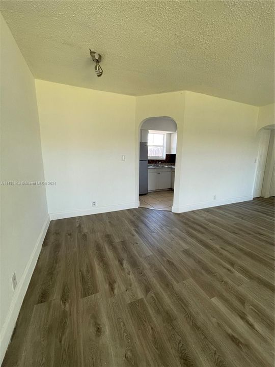 Recently Rented: $1,800 (2 beds, 1 baths, 1895 Square Feet)