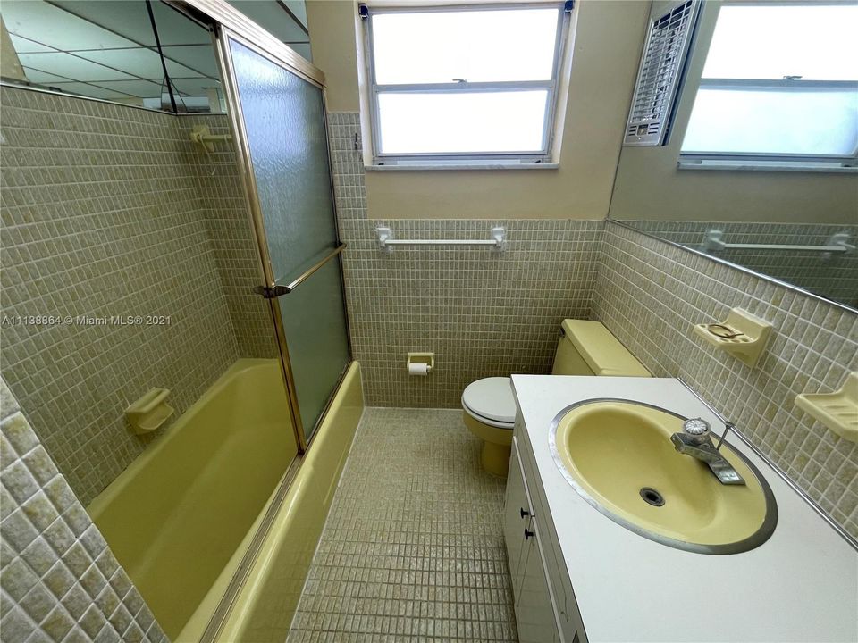 最近售出: $125,000 (1 贝兹, 1 浴室, 770 平方英尺)