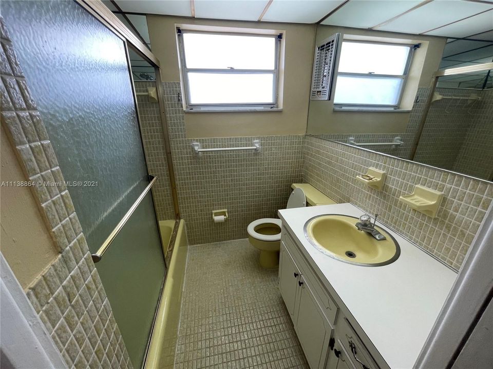最近售出: $125,000 (1 贝兹, 1 浴室, 770 平方英尺)