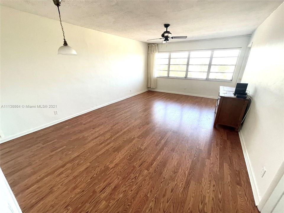 Recently Sold: $125,000 (1 beds, 1 baths, 770 Square Feet)