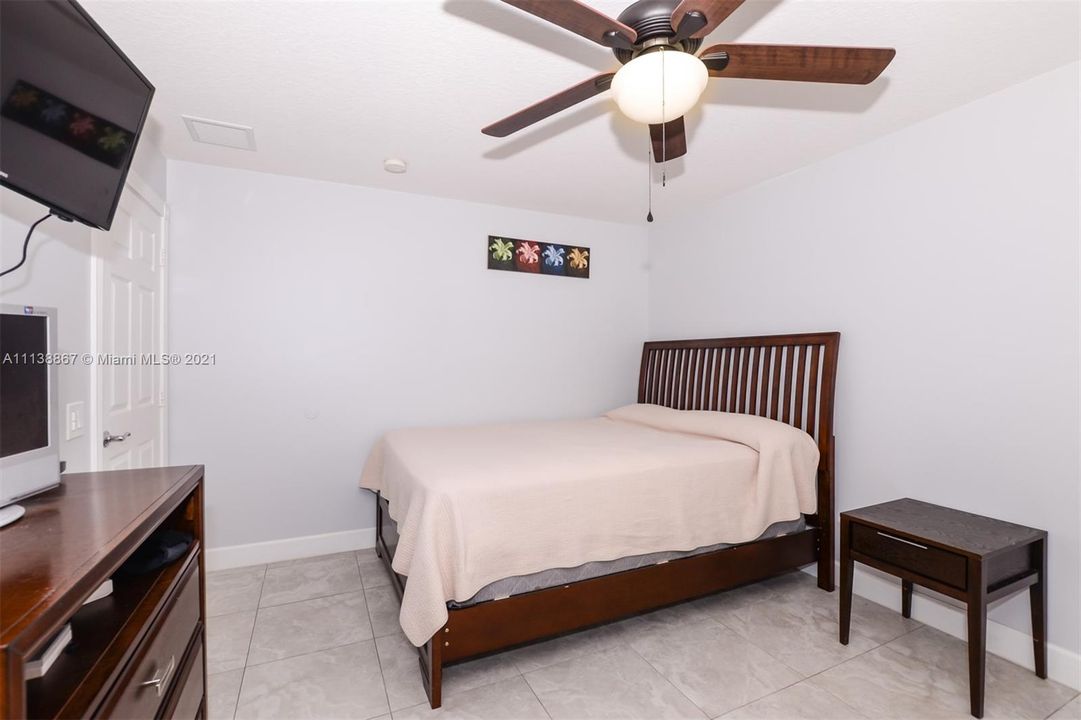 Recently Sold: $315,000 (2 beds, 2 baths, 1526 Square Feet)