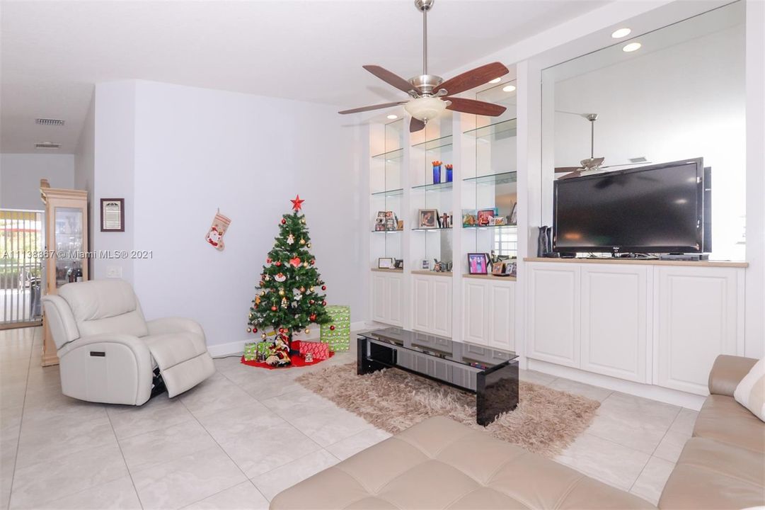 Recently Sold: $315,000 (2 beds, 2 baths, 1526 Square Feet)