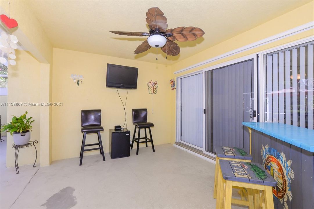 Recently Sold: $315,000 (2 beds, 2 baths, 1526 Square Feet)