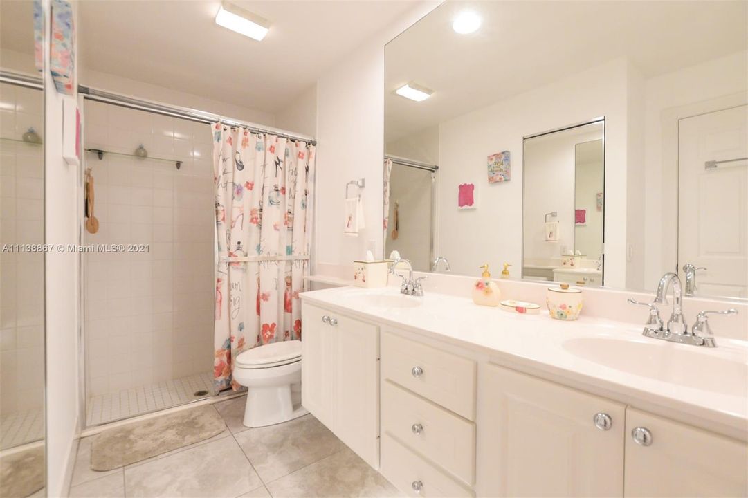 Recently Sold: $315,000 (2 beds, 2 baths, 1526 Square Feet)