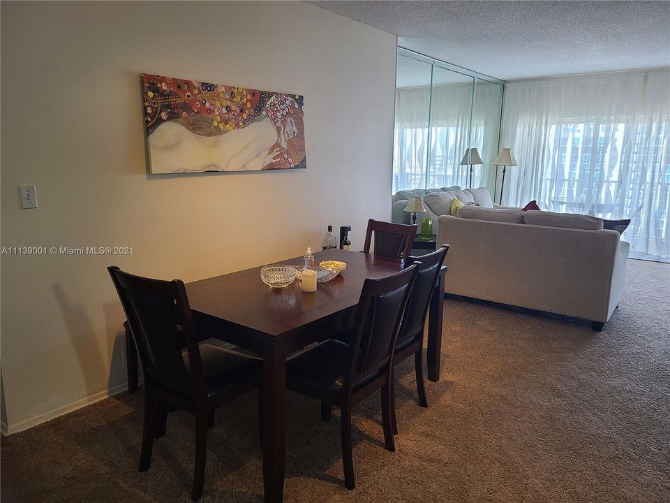 Recently Rented: $2,800 (1 beds, 1 baths, 870 Square Feet)