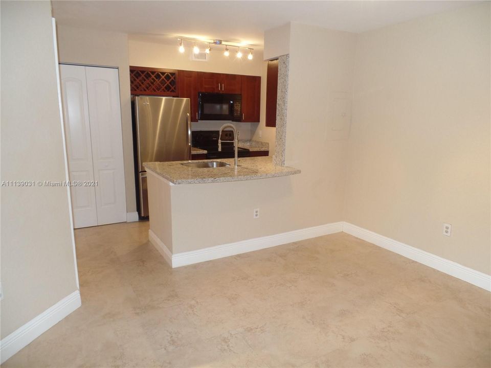 Recently Rented: $1,695 (1 beds, 1 baths, 786 Square Feet)