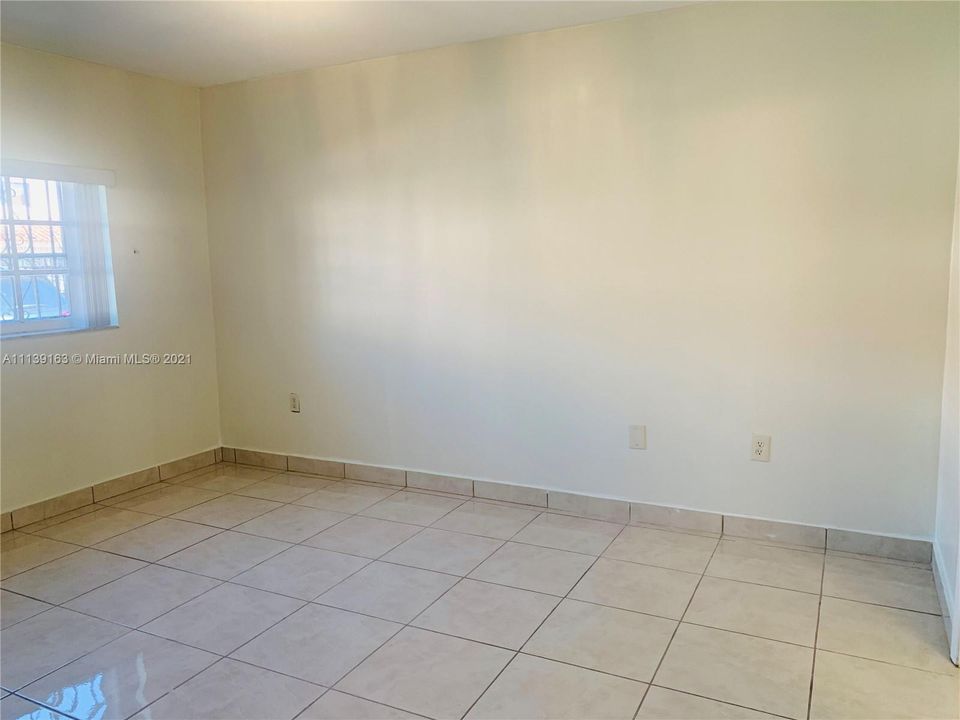 Recently Rented: $1,900 (2 beds, 2 baths, 980 Square Feet)