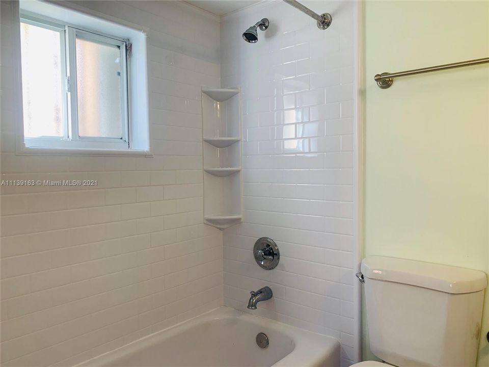 最近租的: $1,900 (2 贝兹, 2 浴室, 980 平方英尺)