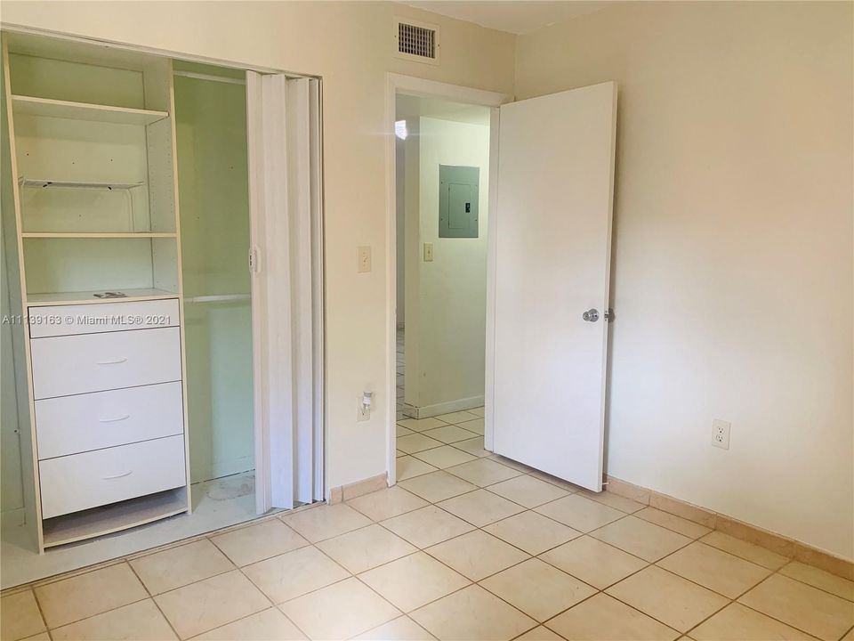Recently Rented: $1,900 (2 beds, 2 baths, 980 Square Feet)