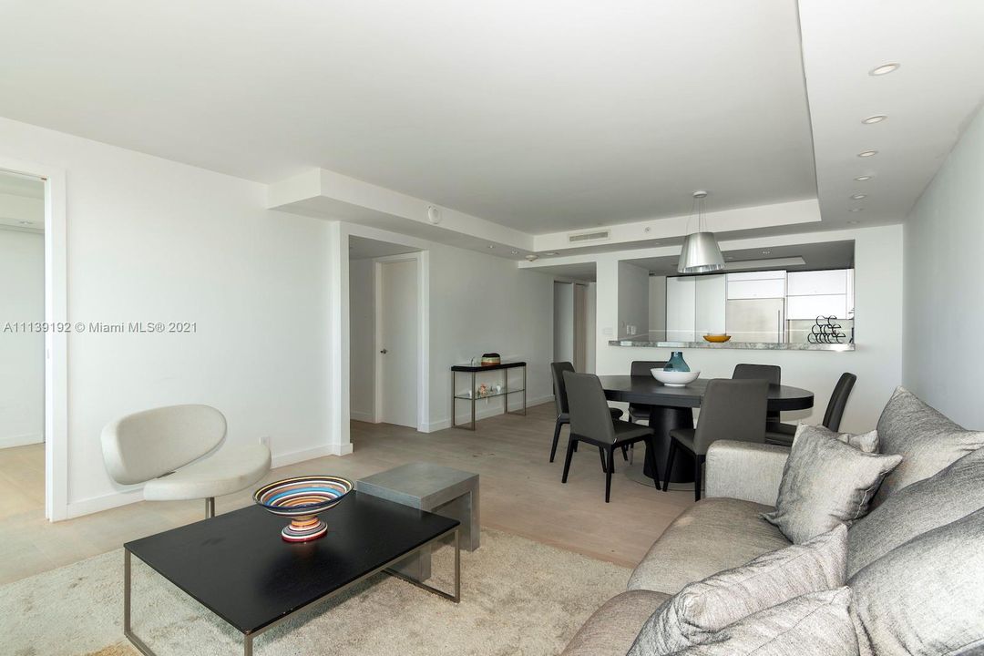 Recently Sold: $1,400,000 (2 beds, 2 baths, 1042 Square Feet)