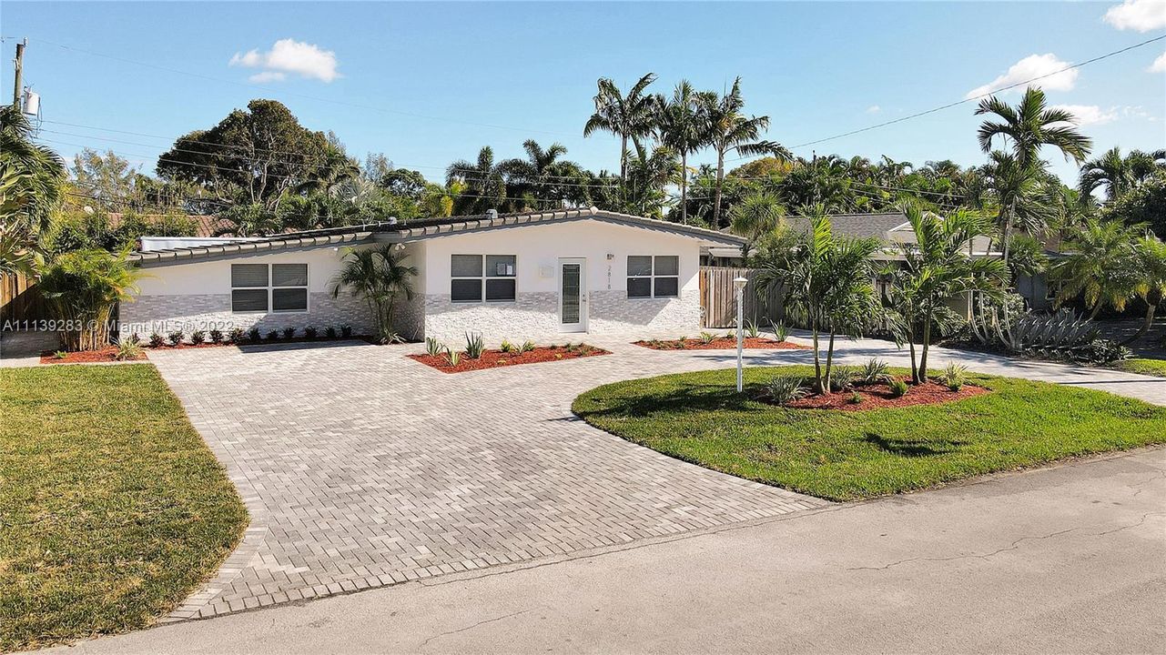 Recently Sold: $820,000 (3 beds, 2 baths, 1662 Square Feet)