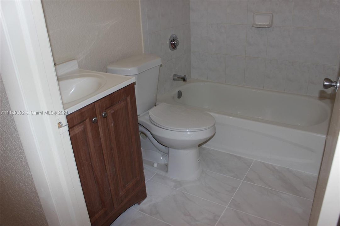 最近租的: $2,000 (3 贝兹, 2 浴室, 1263 平方英尺)