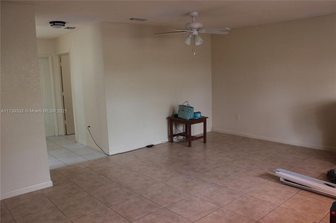 Recently Rented: $2,000 (3 beds, 2 baths, 1263 Square Feet)
