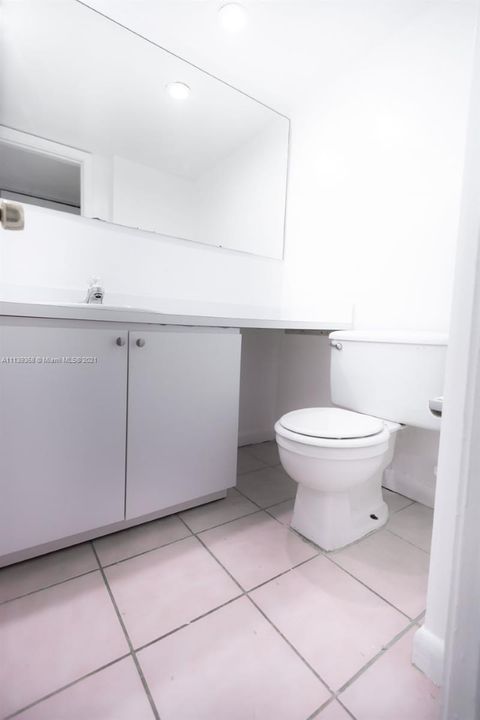 Recently Sold: $149,000 (1 beds, 1 baths, 725 Square Feet)