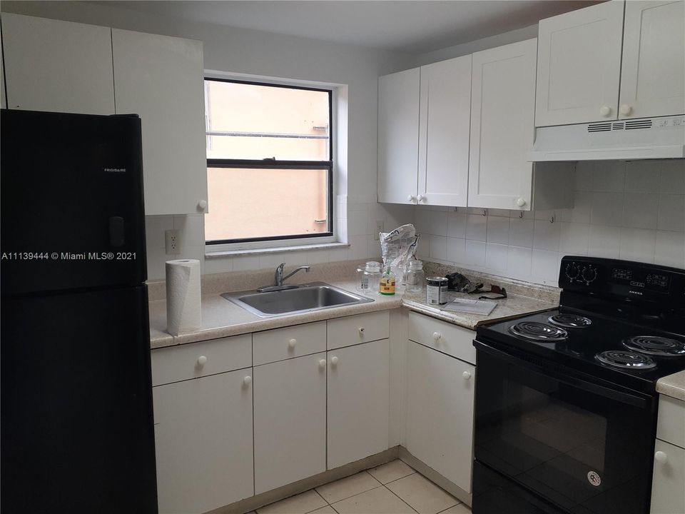Recently Rented: $1,750 (2 beds, 2 baths, 990 Square Feet)