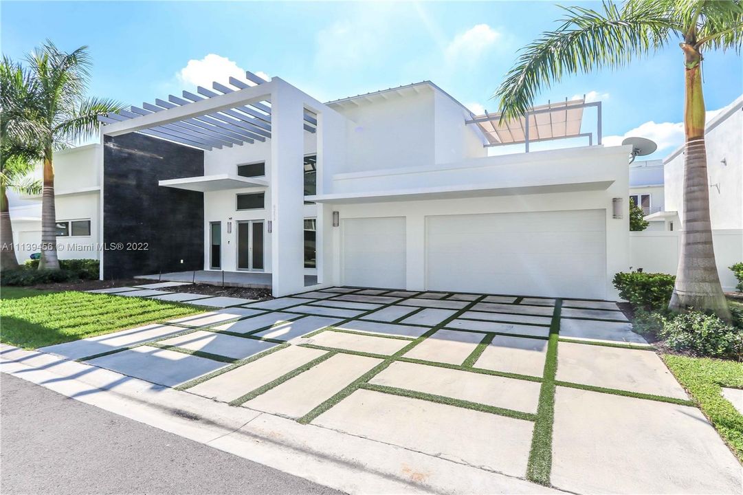 Recently Sold: $1,900,000 (5 beds, 6 baths, 3638 Square Feet)
