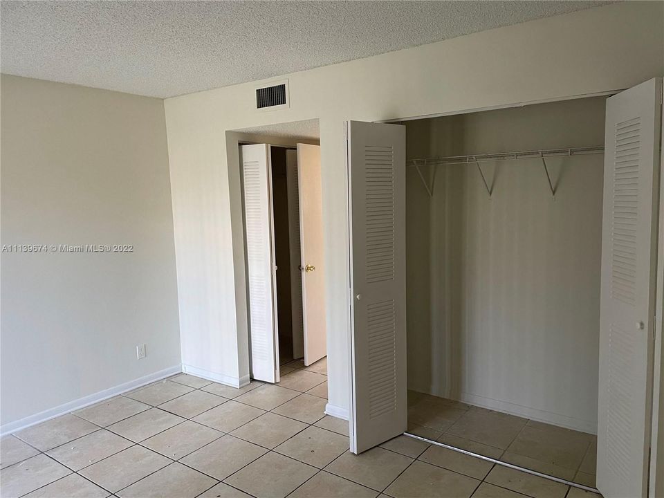 Recently Rented: $1,700 (2 beds, 1 baths, 832 Square Feet)