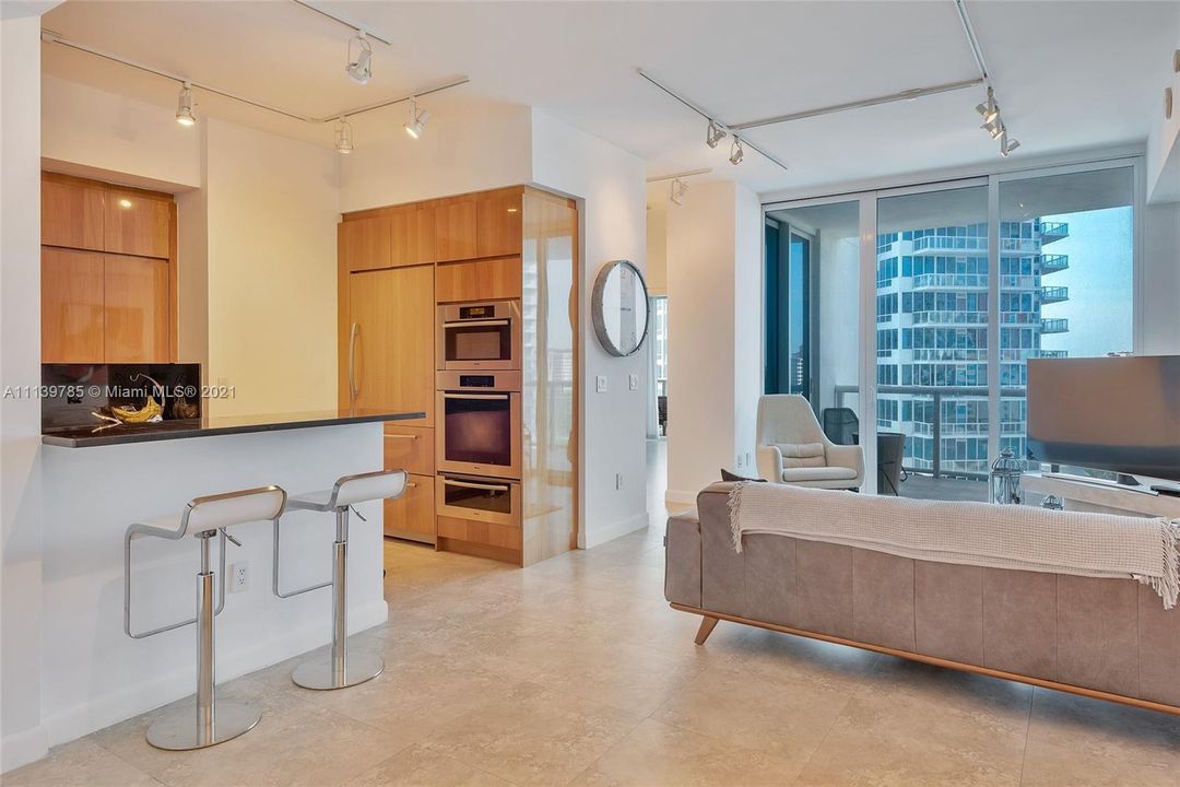 Recently Sold: $2,875,000 (2 beds, 2 baths, 1443 Square Feet)