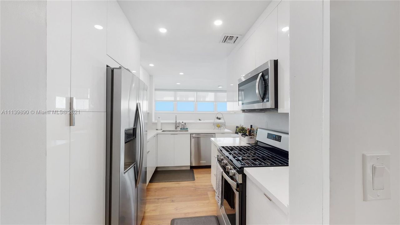 Recently Sold: $849,000 (3 beds, 2 baths, 1720 Square Feet)