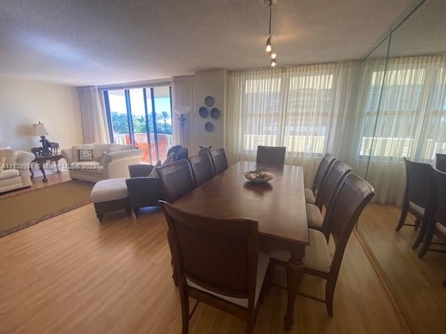 Recently Sold: $1,050,000 (2 beds, 2 baths, 1688 Square Feet)