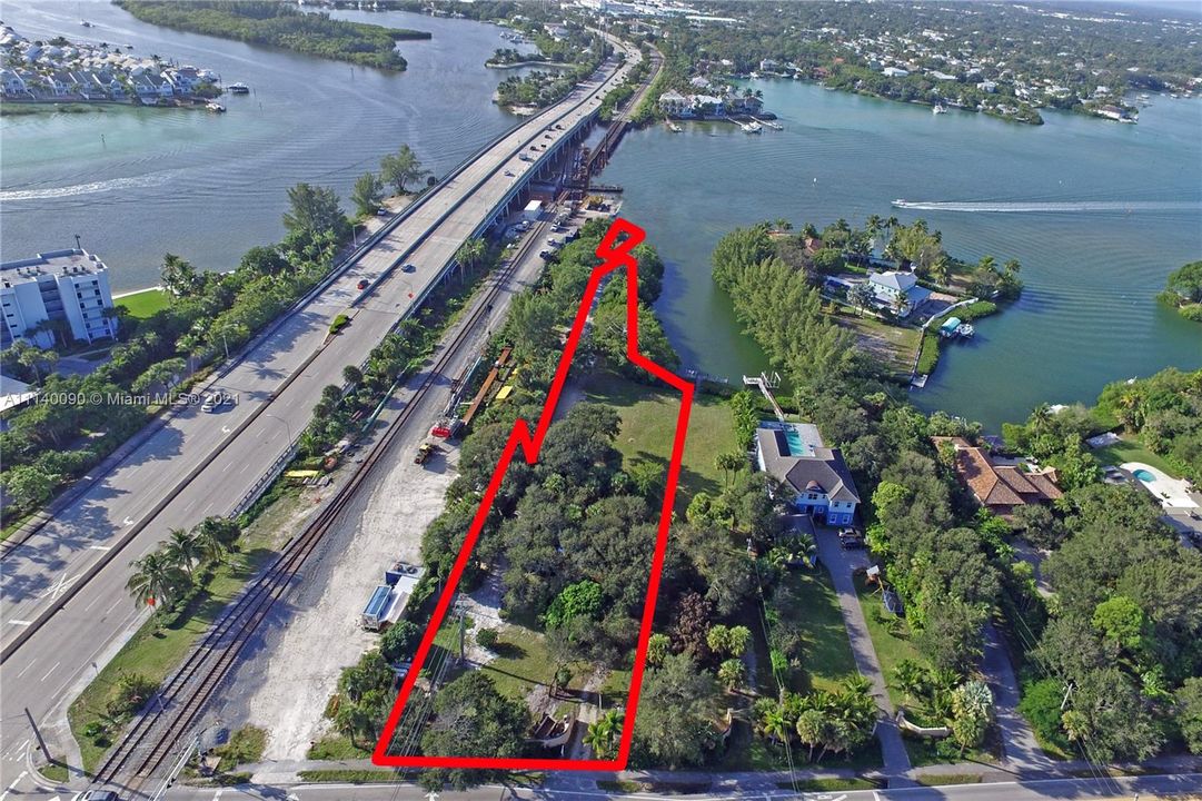 Недавно продано: $1,695,000 (1.03 acres)