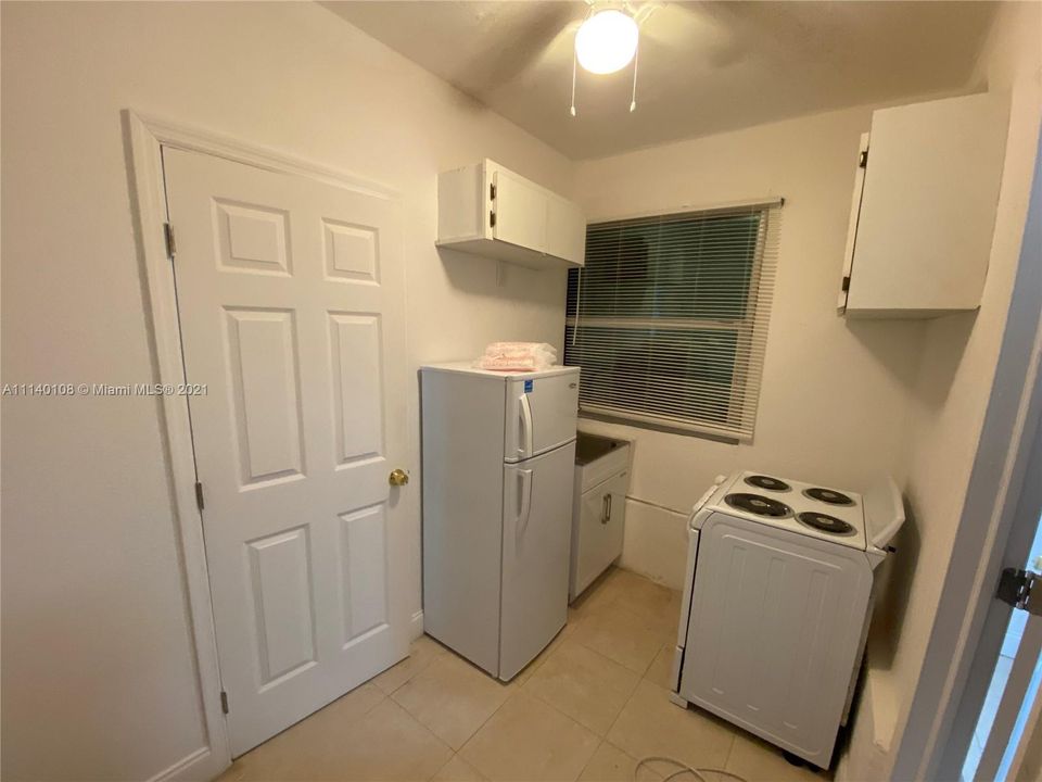 Recently Rented: $900 (1 beds, 1 baths, 1360 Square Feet)