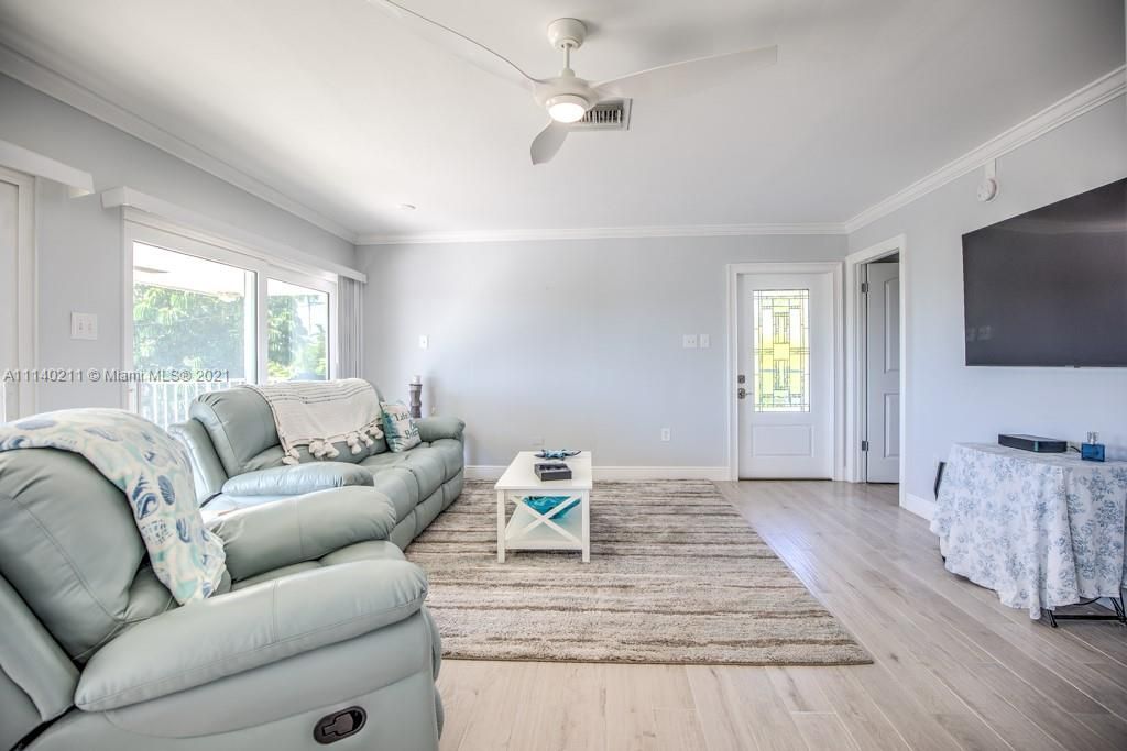 Recently Sold: $935,000 (2 beds, 2 baths, 1159 Square Feet)