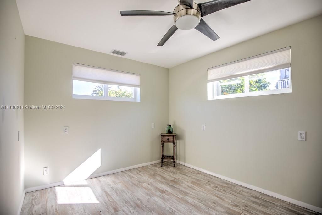 Recently Sold: $935,000 (2 beds, 2 baths, 1159 Square Feet)