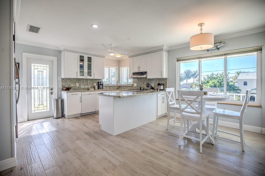 Recently Sold: $935,000 (2 beds, 2 baths, 1159 Square Feet)