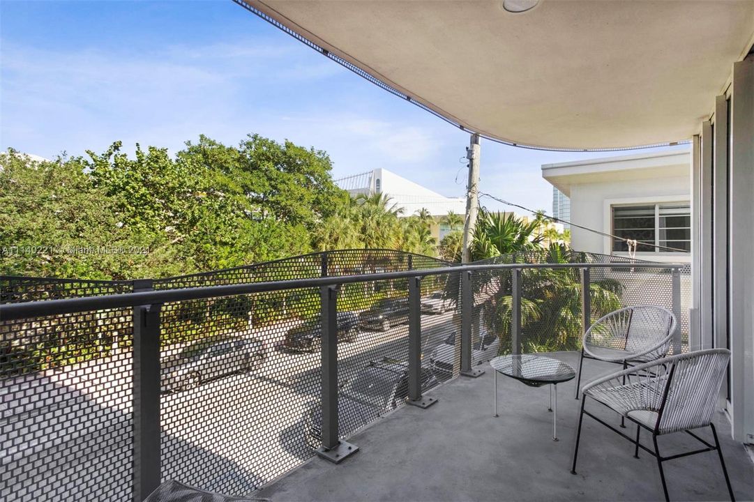 Recently Sold: $899,000 (2 beds, 2 baths, 1288 Square Feet)