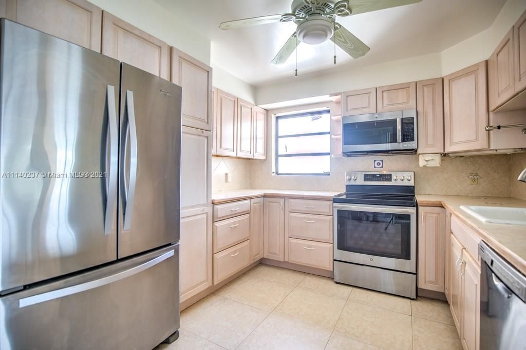 Recently Sold: $599,000 (3 beds, 2 baths, 1650 Square Feet)