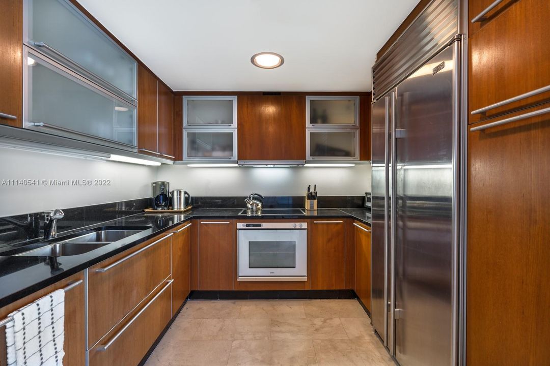 Recently Sold: $2,600,000 (2 beds, 2 baths, 1162 Square Feet)