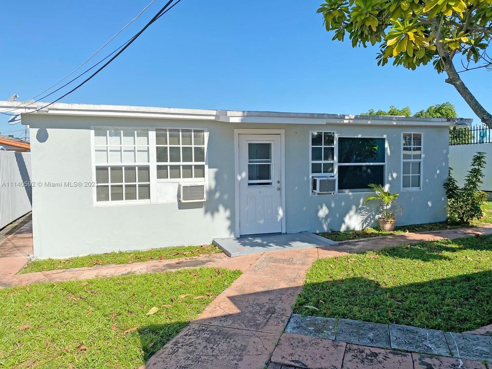 Недавно арендовано: $1,300 (1 спален, 1 ванн, 2558 Квадратных фут)