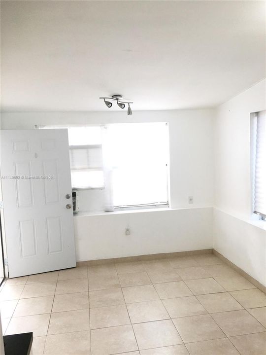 Недавно арендовано: $1,300 (1 спален, 1 ванн, 2558 Квадратных фут)