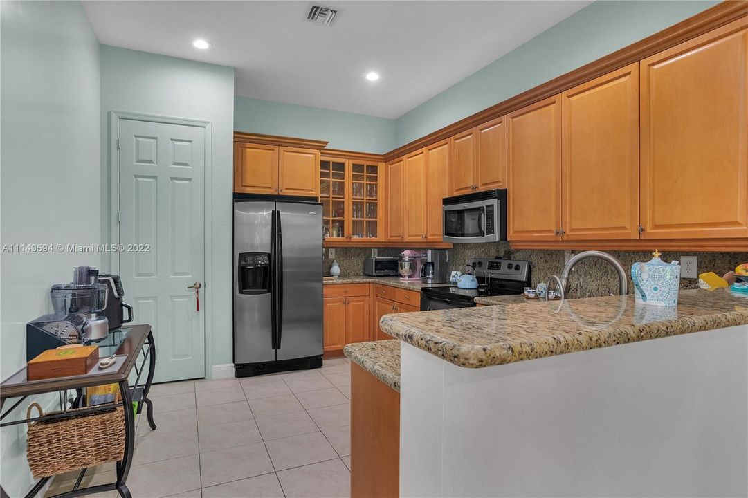 Kitchen - Pantry and Breakfast Bar