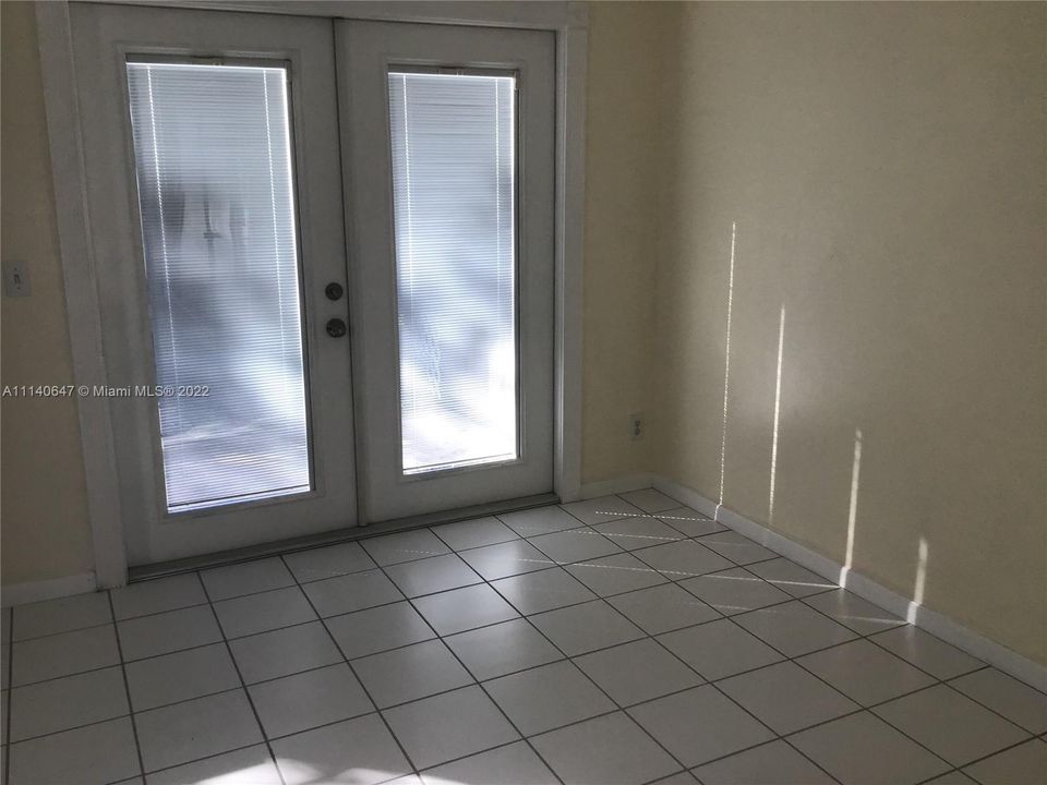 Vendido Recientemente: $250,000 (2 camas, 2 baños, 1058 Pies cuadrados)