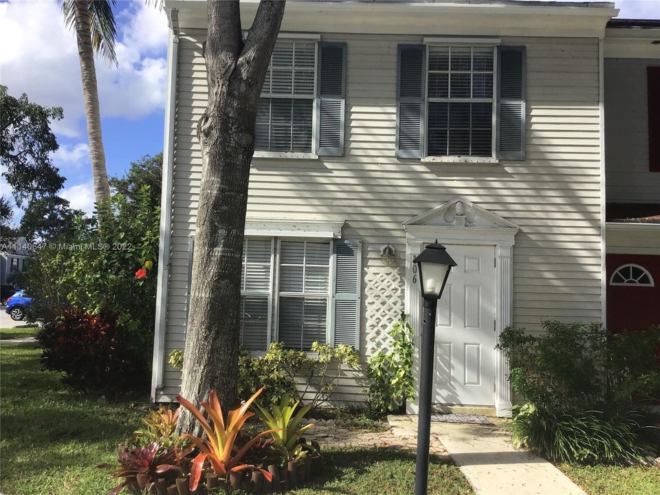 Recently Sold: $250,000 (2 beds, 2 baths, 1058 Square Feet)