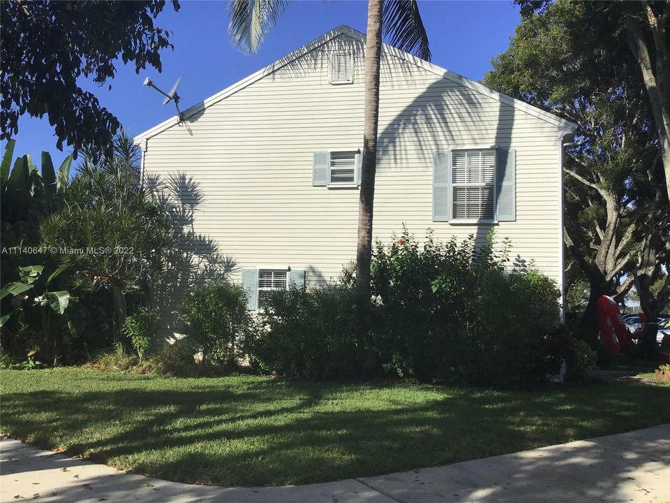 Recently Sold: $250,000 (2 beds, 2 baths, 1058 Square Feet)