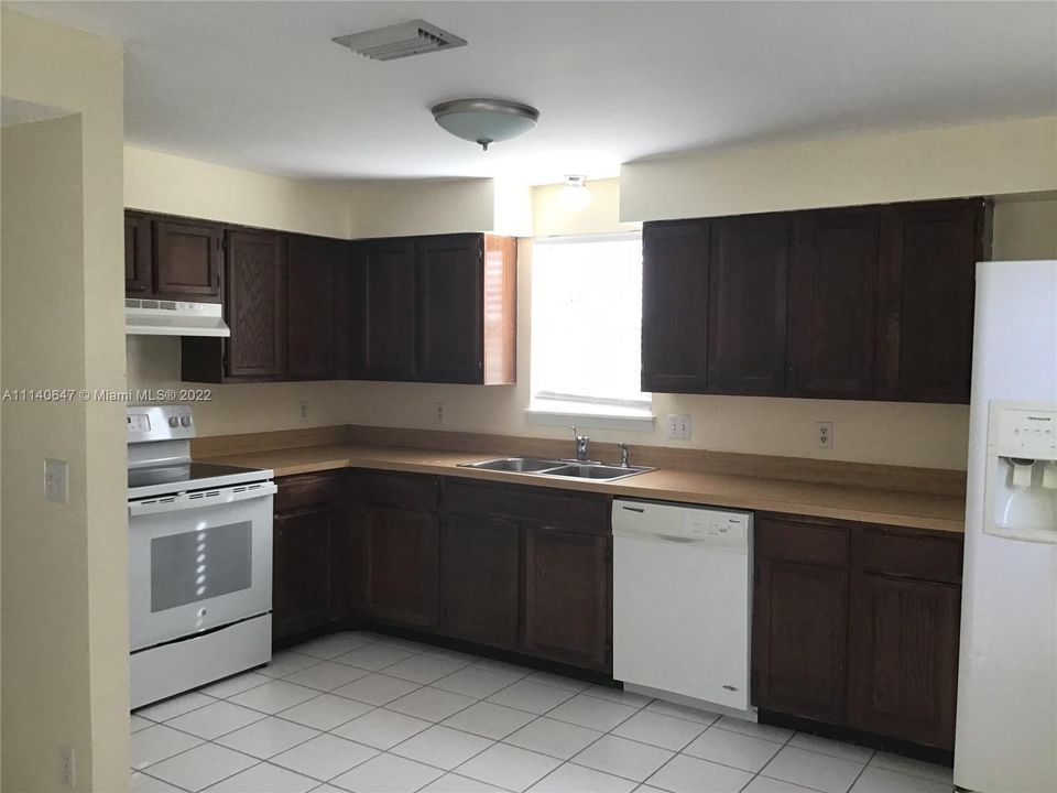 Recently Sold: $250,000 (2 beds, 2 baths, 1058 Square Feet)