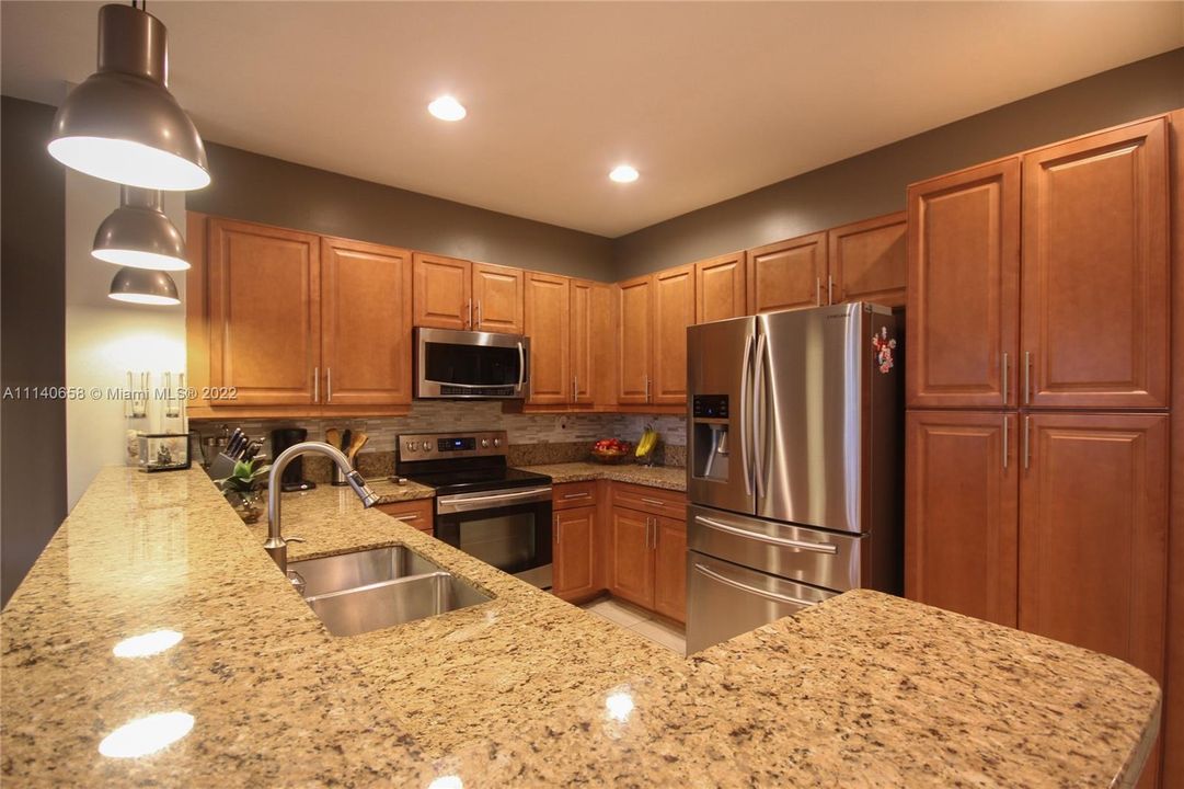 Recently Sold: $380,000 (3 beds, 2 baths, 1784 Square Feet)