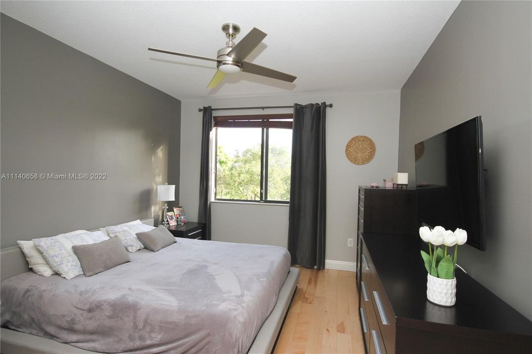 Recently Sold: $380,000 (3 beds, 2 baths, 1784 Square Feet)