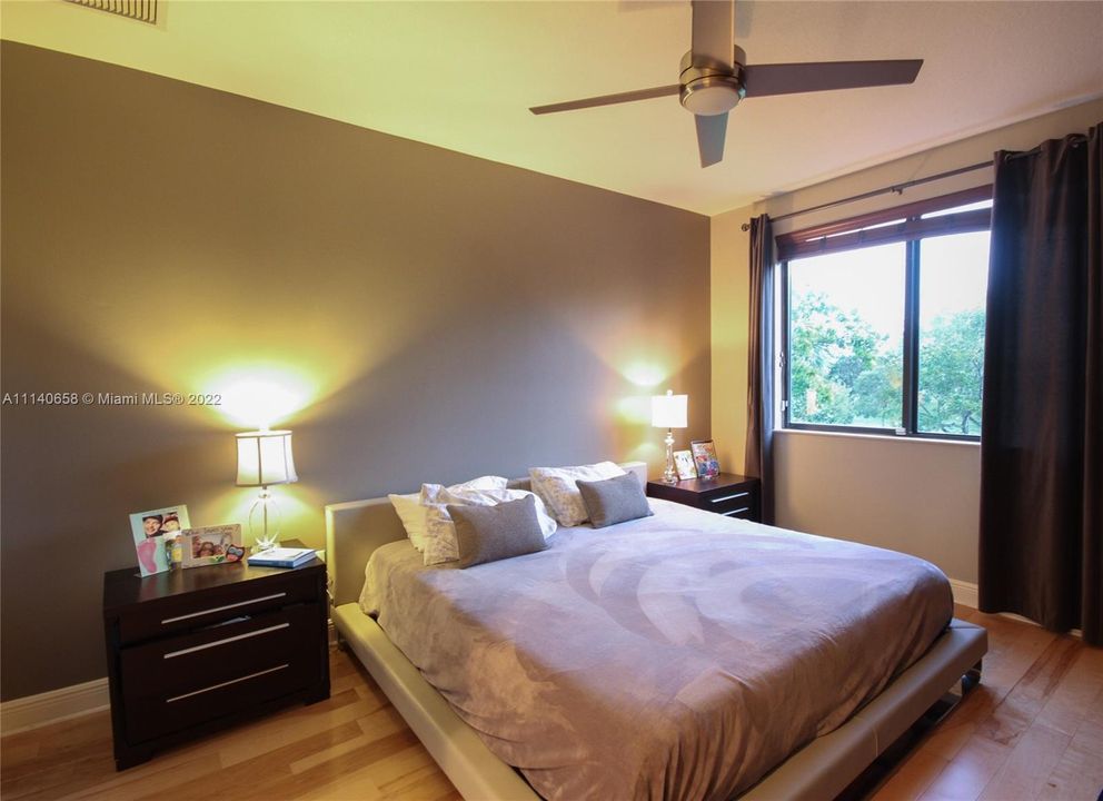 Recently Sold: $380,000 (3 beds, 2 baths, 1784 Square Feet)