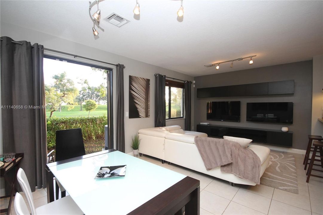 Recently Sold: $380,000 (3 beds, 2 baths, 1784 Square Feet)