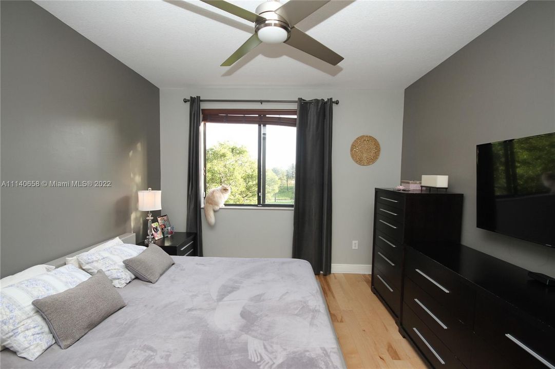 Recently Sold: $380,000 (3 beds, 2 baths, 1784 Square Feet)