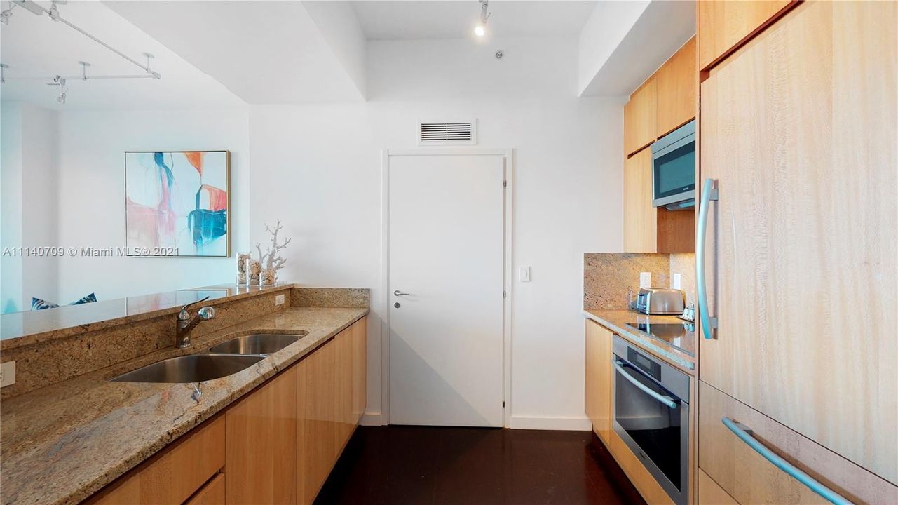 Recently Sold: $1,100,000 (1 beds, 1 baths, 609 Square Feet)