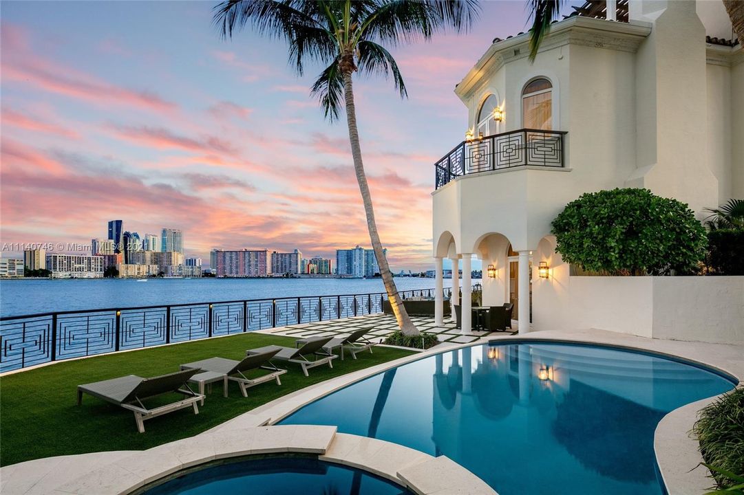 Recently Sold: $12,495,000 (5 beds, 6 baths, 7796 Square Feet)