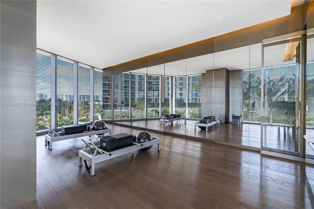 Recently Sold: $6,989,000 (4 beds, 5 baths, 3148 Square Feet)